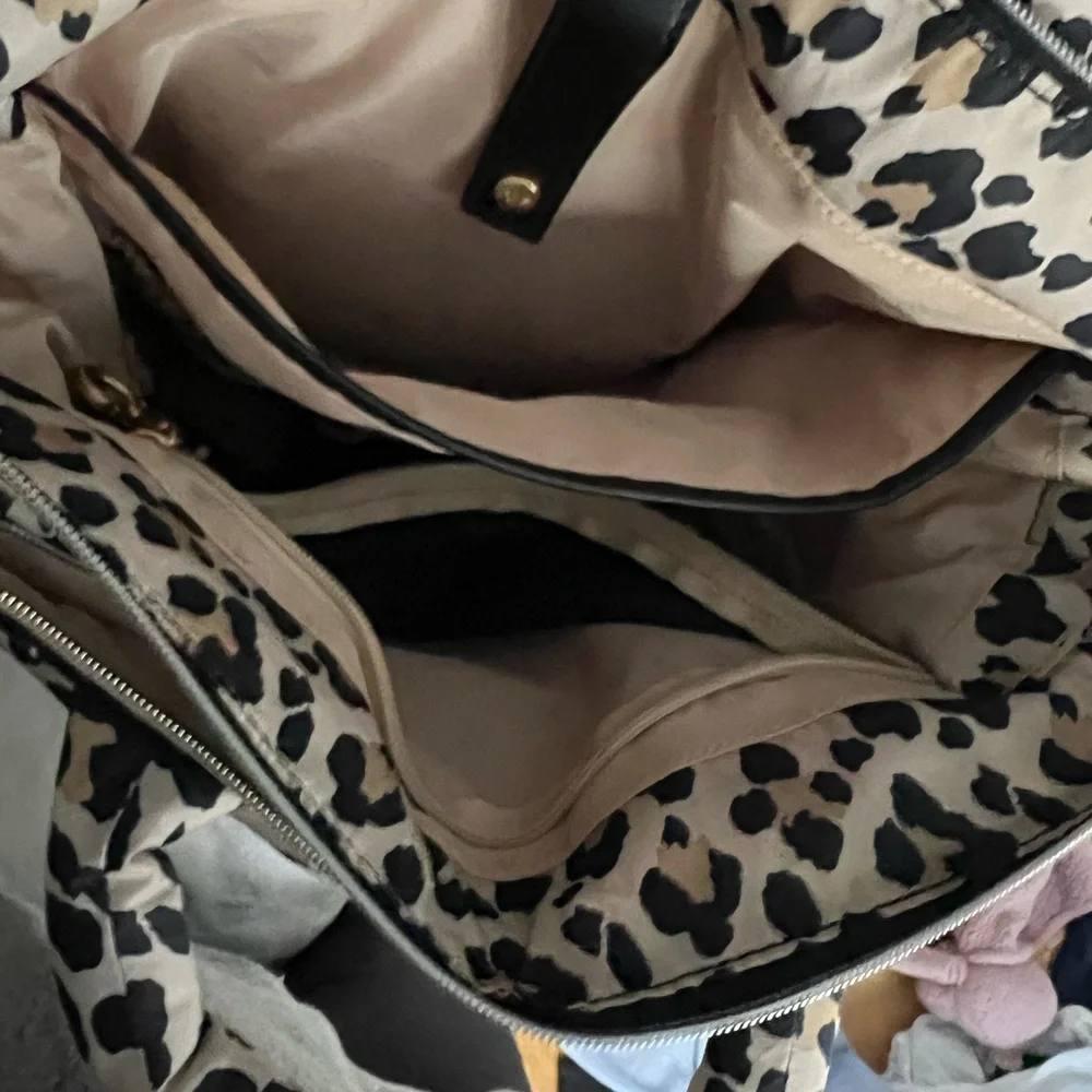 NWT Itzy Ritzy - Dream Convertible Diaper Bag - Leopard